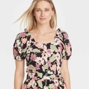 Women's Puff Short Sleeve Button-Down Shirt - Who What Wear Black Floral